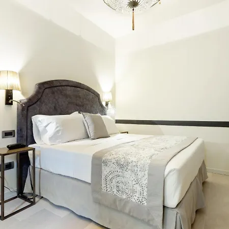 Brand New Boutique In The Heart Of Apartment *