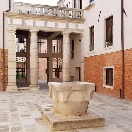 Apartment Brand New Boutique In The Heart Of