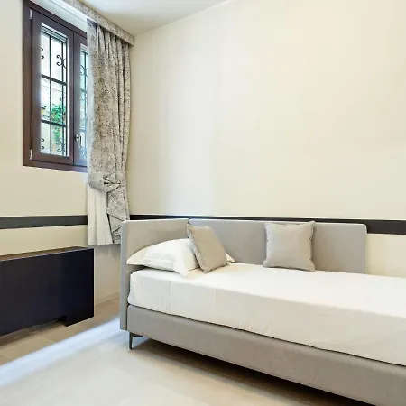 Brand New Boutique In The Heart Of * Venice