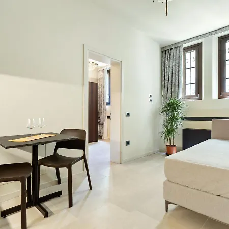 Brand New Boutique In The Heart Of Apartment *